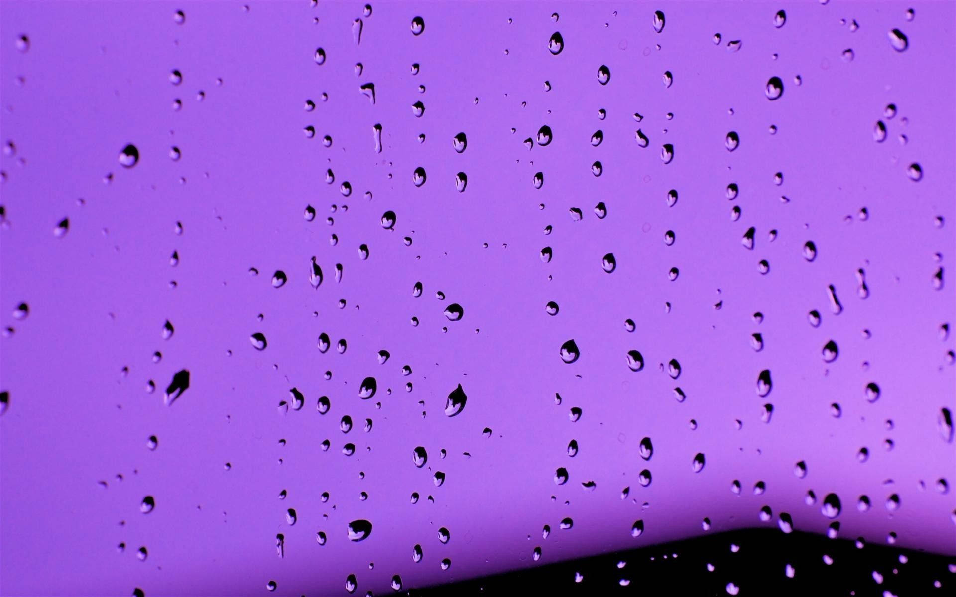 Aesthetic Violet Raindrops Background