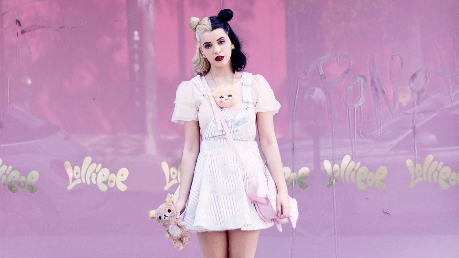 Aesthetic White Dress Of Melanie Martinez Background