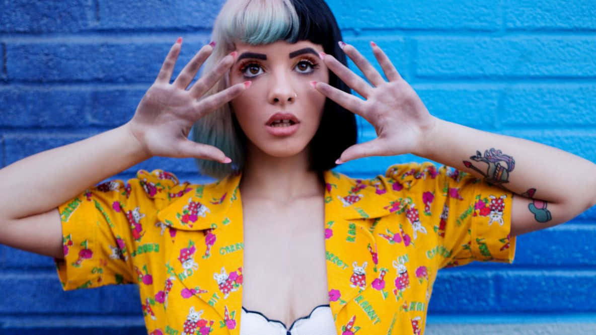 Aesthetic Yellow Shirt Of Melanie Martinez Background