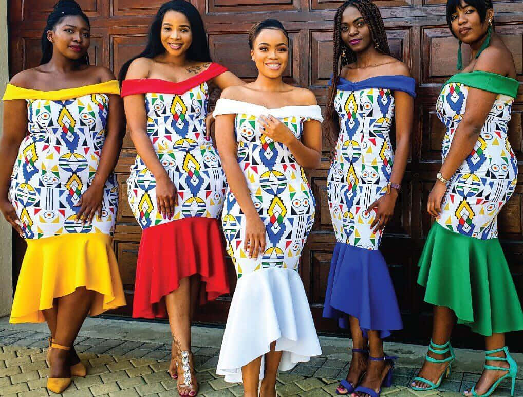 African Bridesmaids Traditional Outfits Background