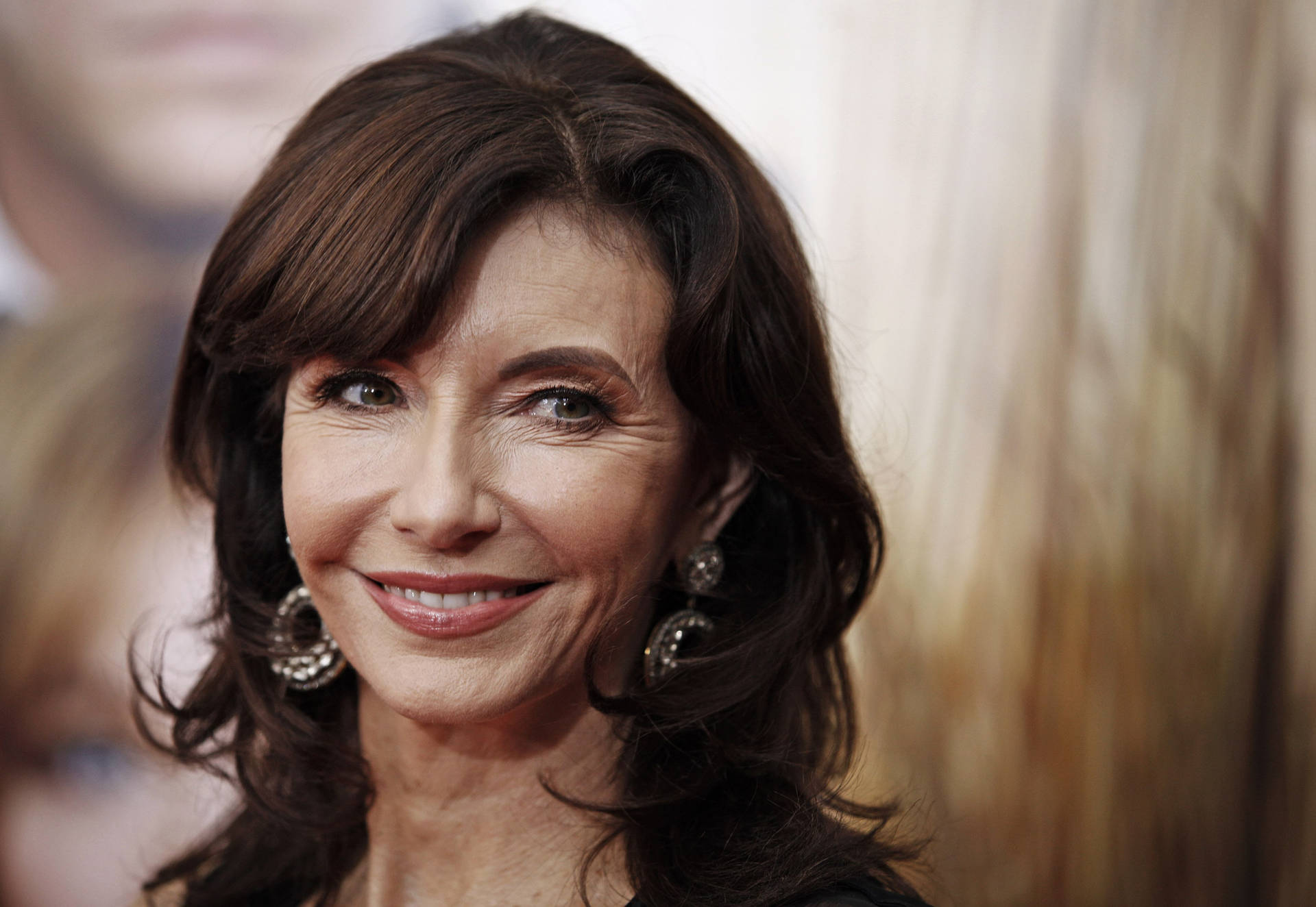 Ageless Beauty Mary Steenburgen Background