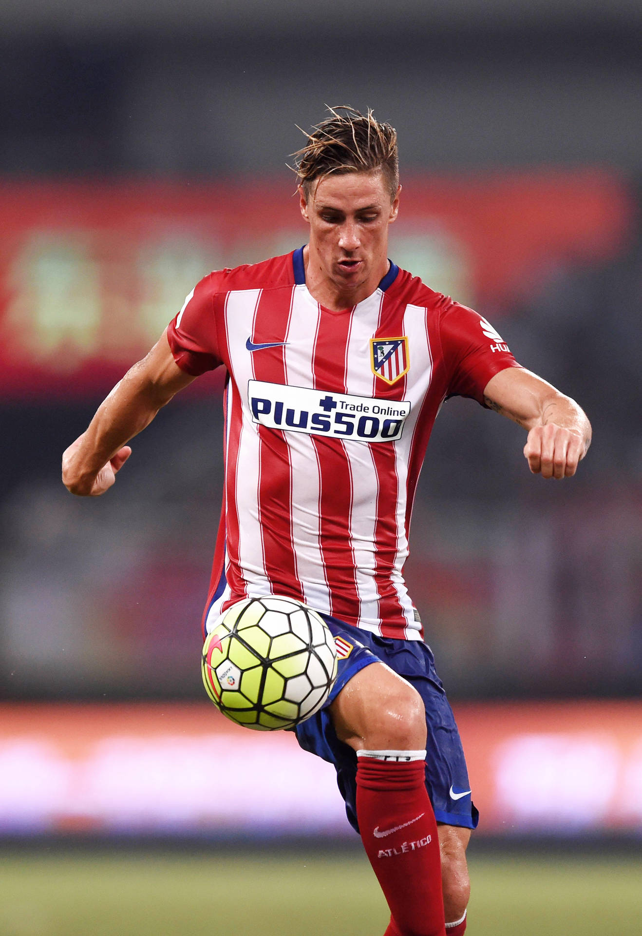 Aggressive Pose Of Fernando Torres Background