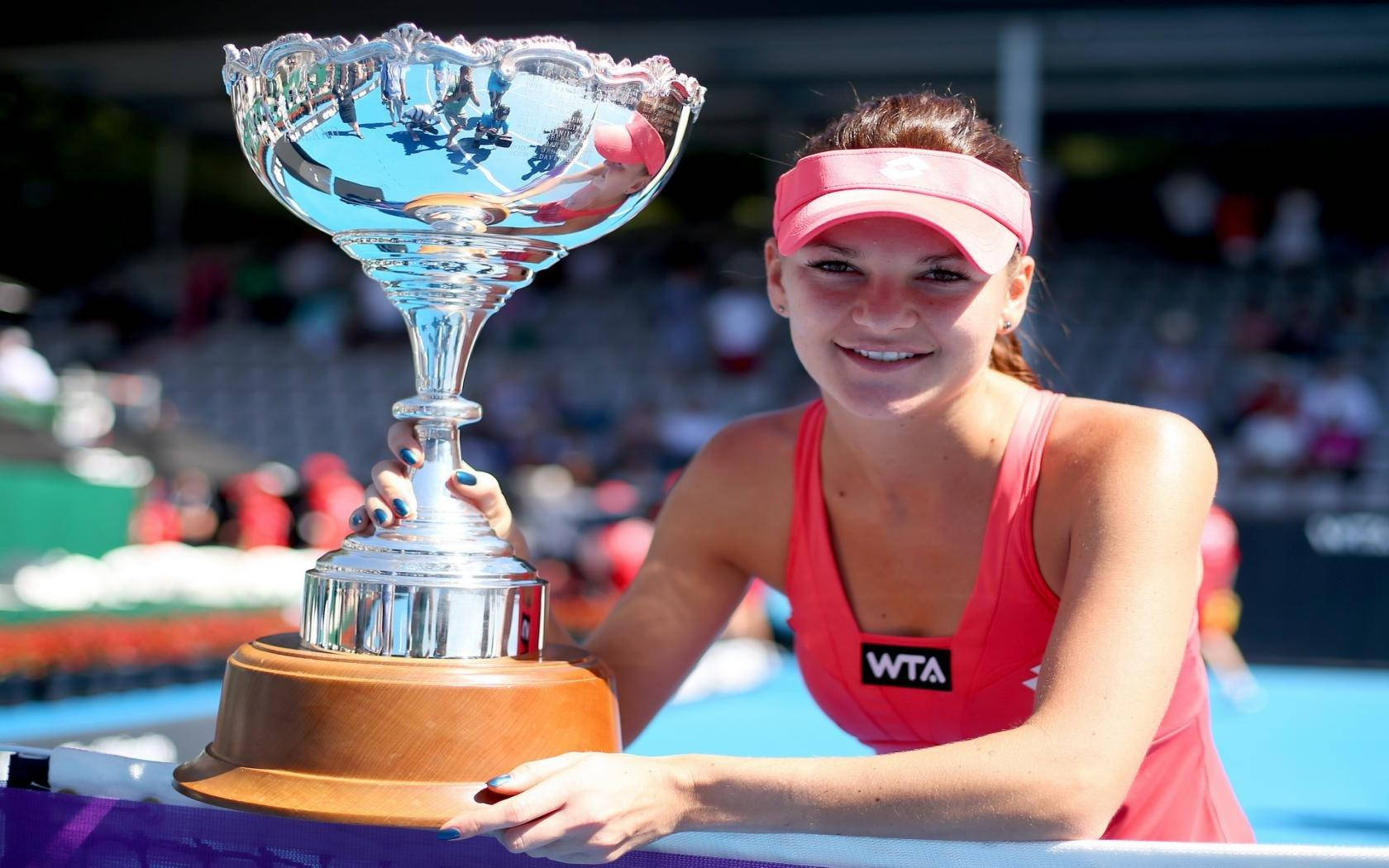 Agnieszka Radwanska Posing Next To Trophy