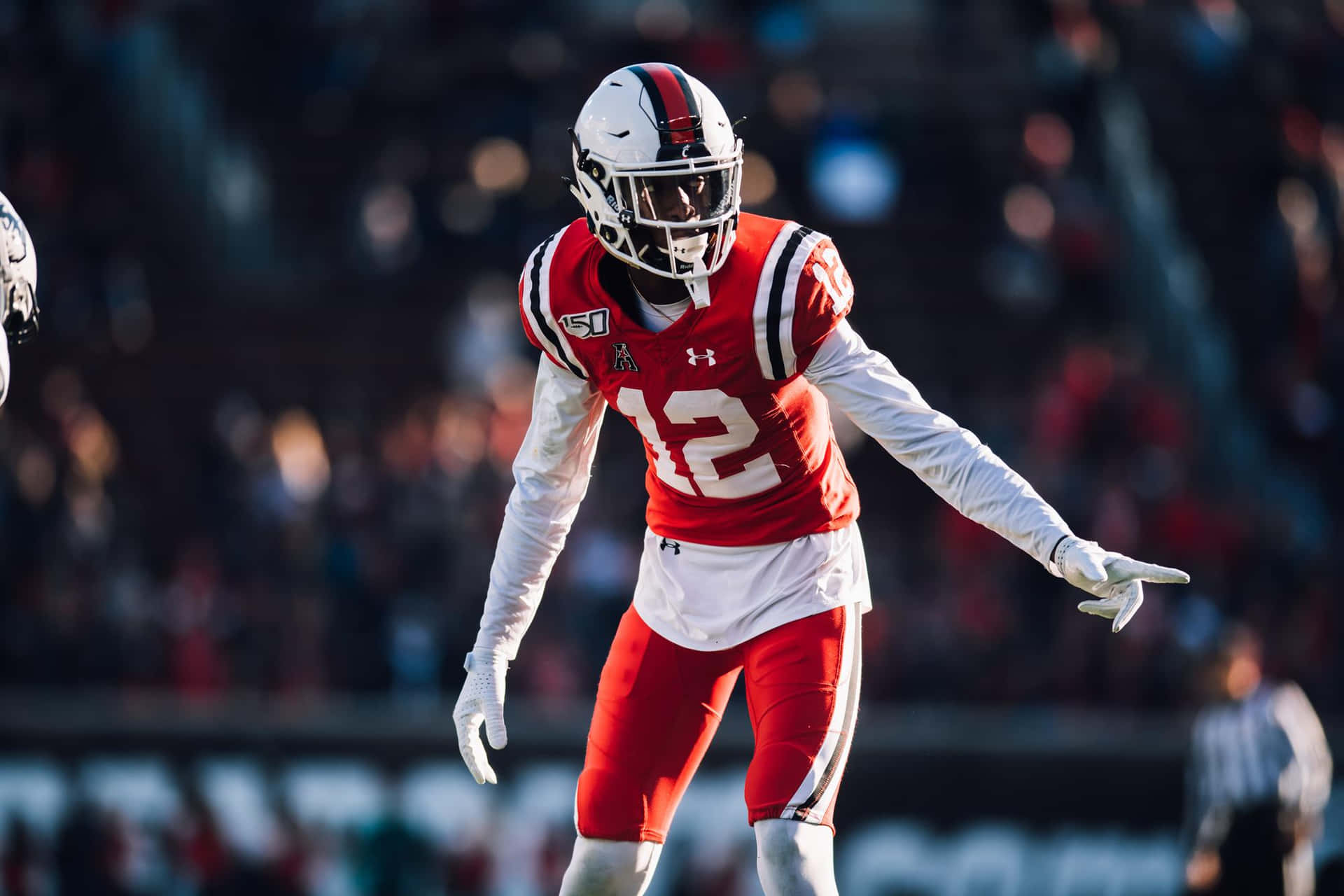 Ahmad Gardner Cincinnati Bearcats Point Finger Background