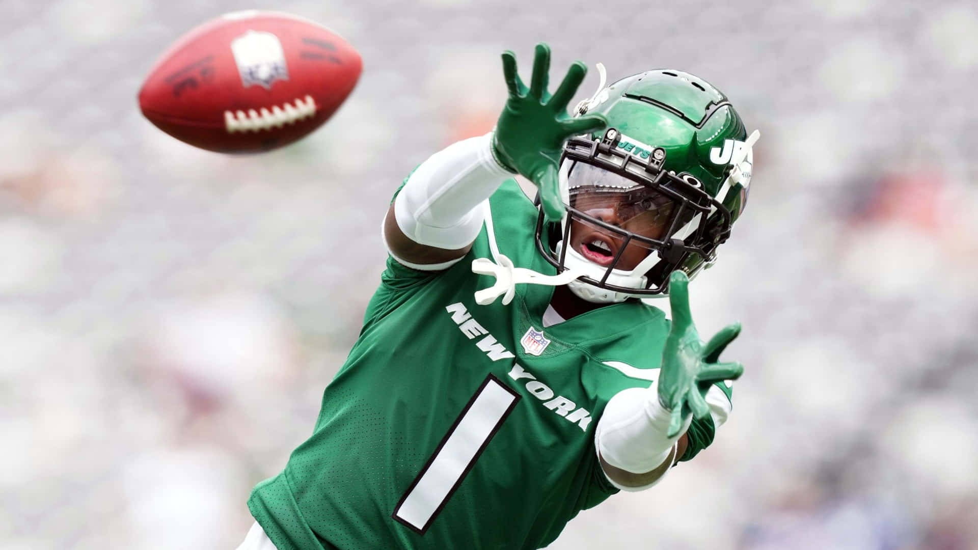 Ahmad Gardner Warmup Football Catch