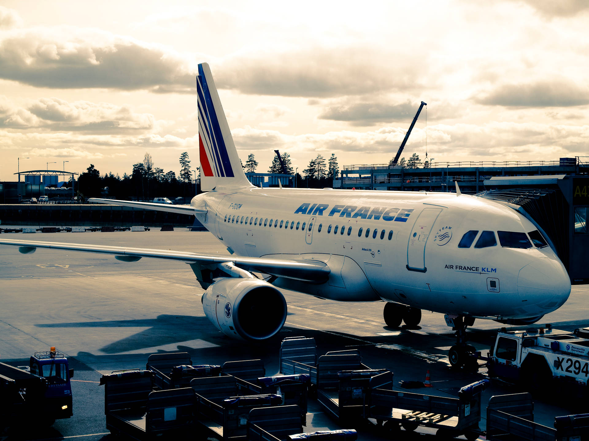 Air France Airbus A318 At Oslo Airport Background