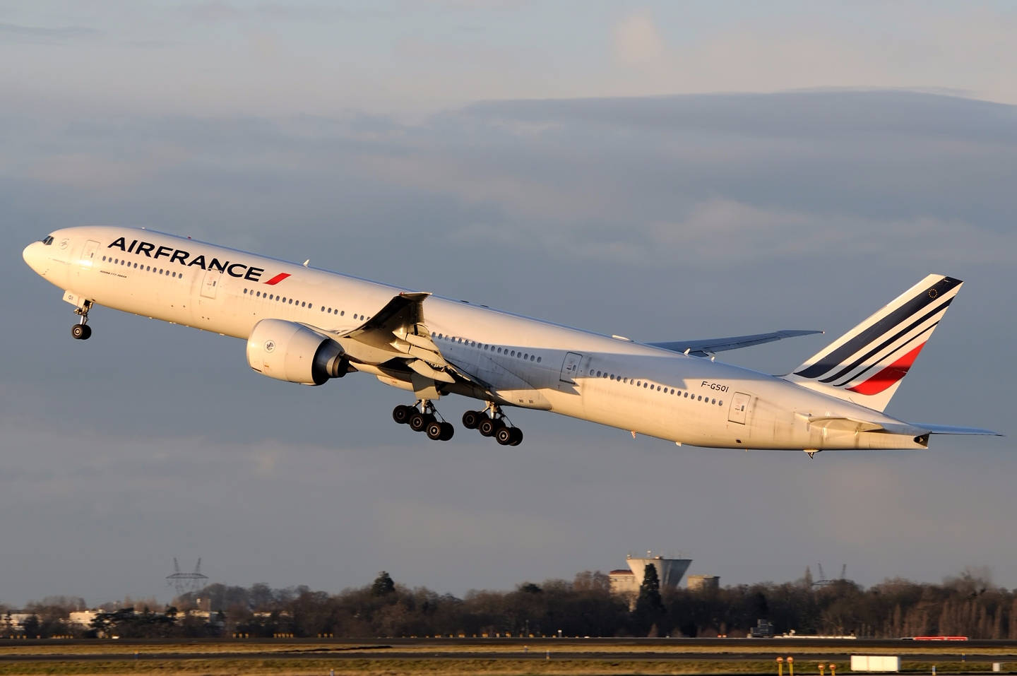 Air France Boeing 777 300er Montreal Trudeau Airport Canada Background