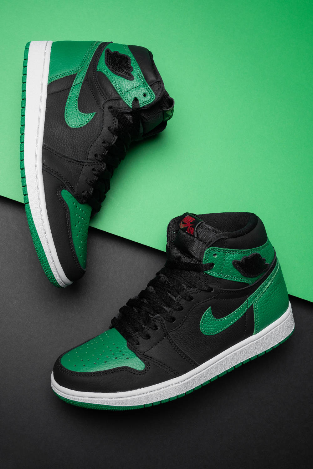 Air Jordan 1 Retro Og 'green & Black' Background