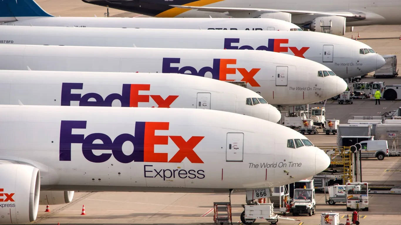 Aircrafts Courier Fedex Tracking Background