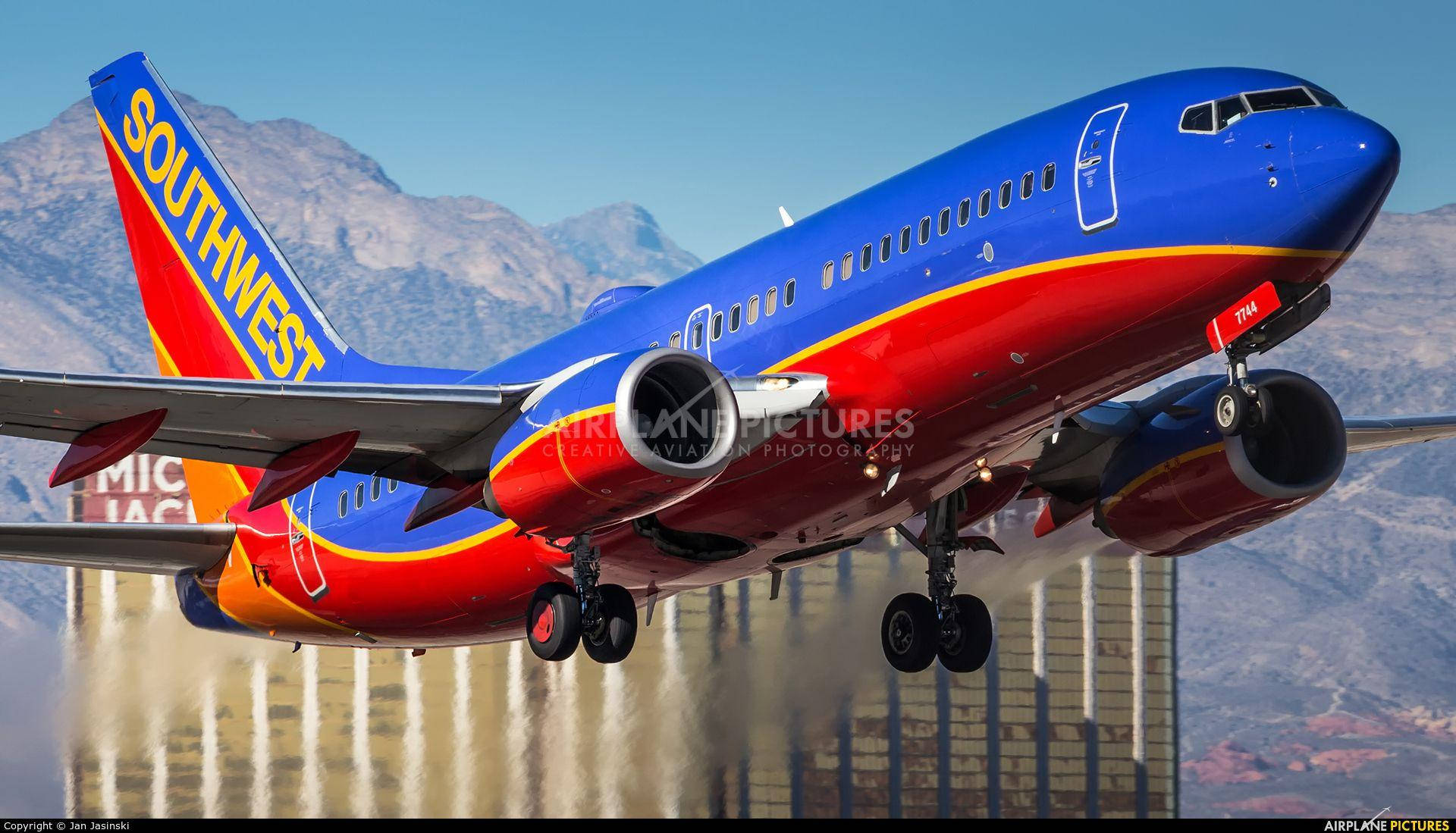 Airplane Mountain Ranges Southwest Airlines Background