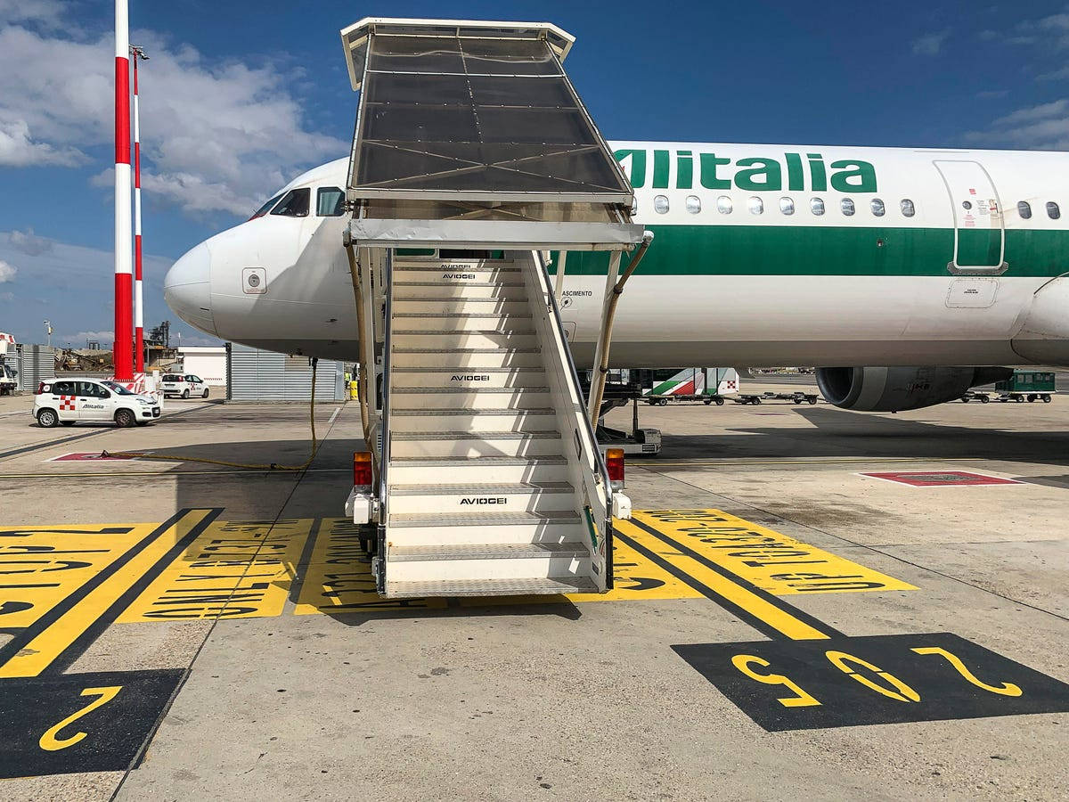 Airstairs Alitalia Background