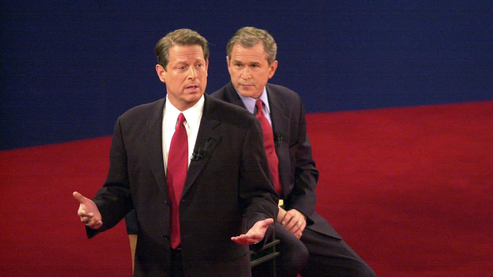 Al Gore Articulating His Views In A Debate With George Bush Background