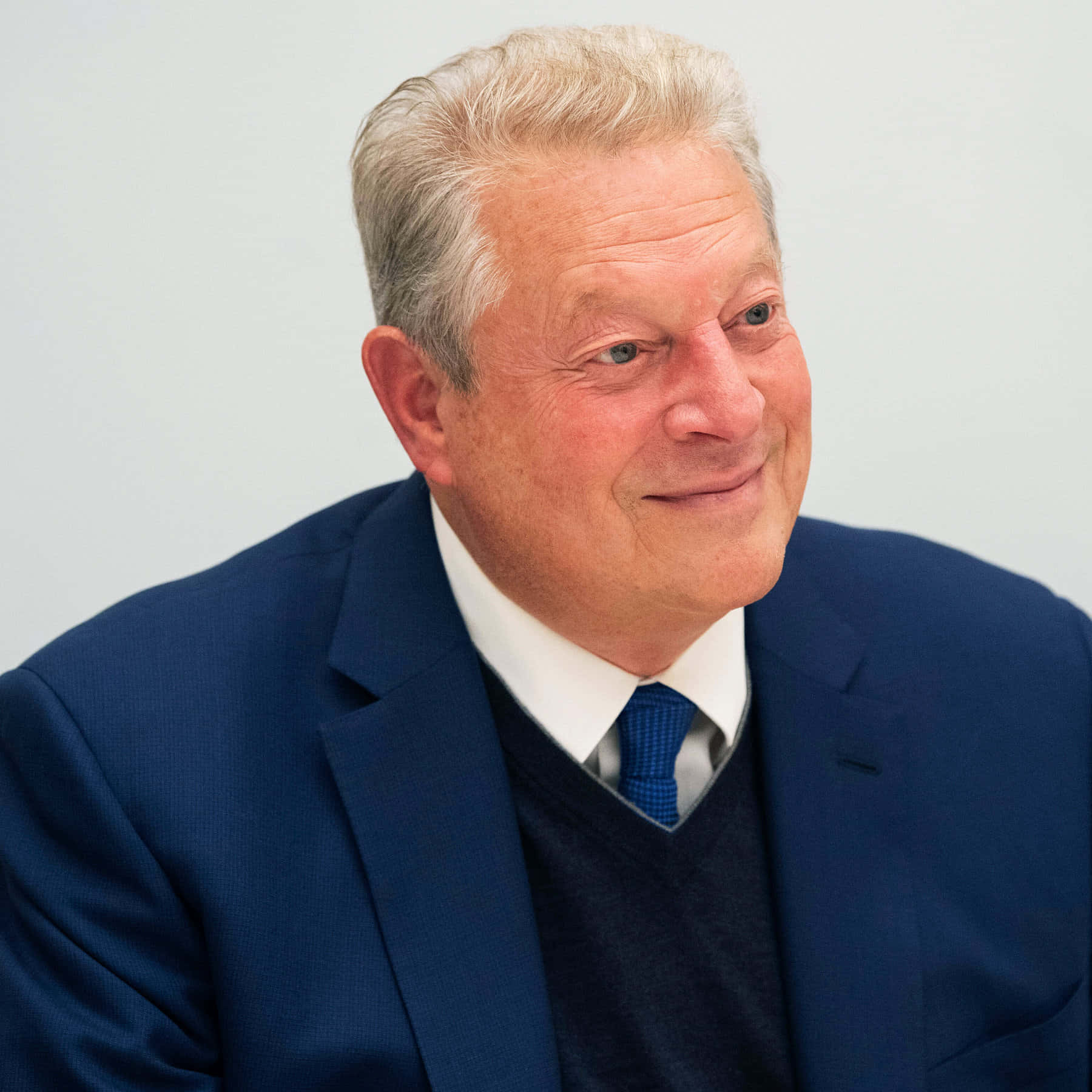 Al Gore Delivering A Speech Background