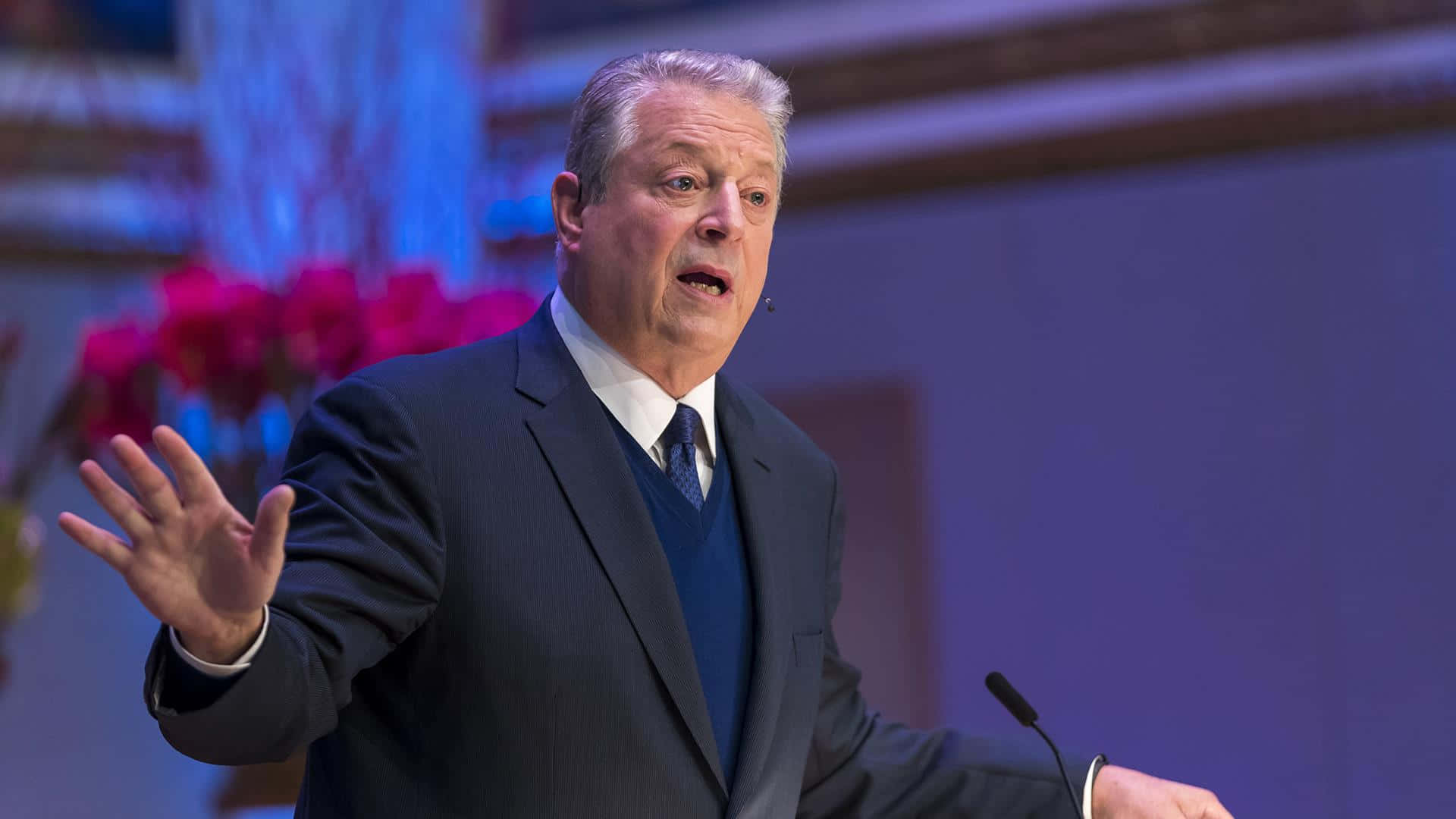 Al Gore Delivering A Speech Background