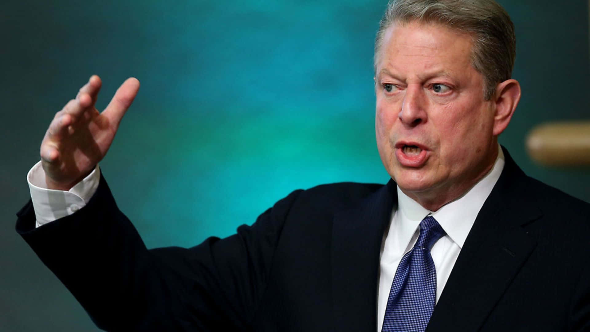 Al Gore Making A Compelling Point Background