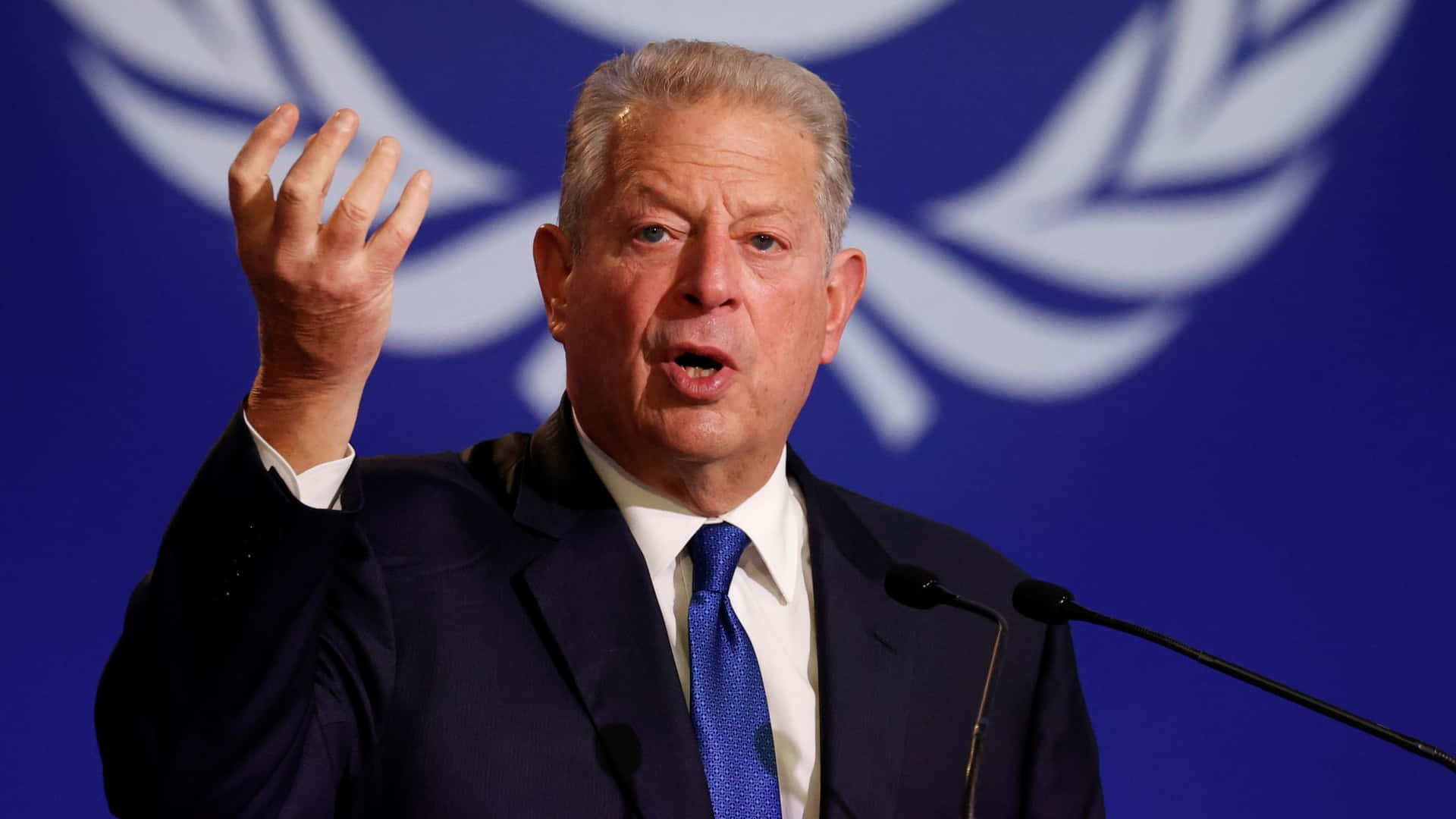Al Gore Speaking At A News Conference Background