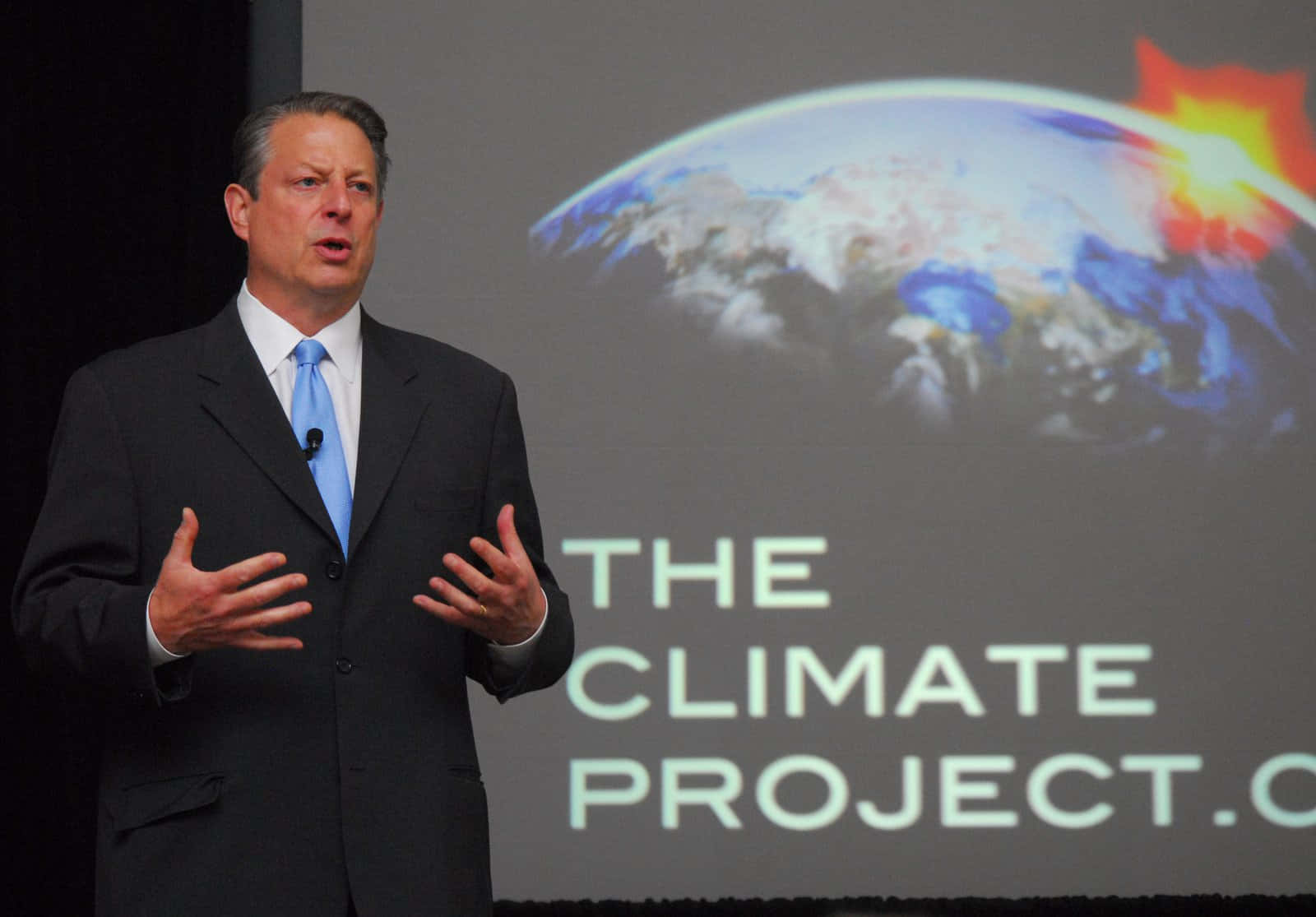 Al Gore Speaking At The Climate Project Conference Background