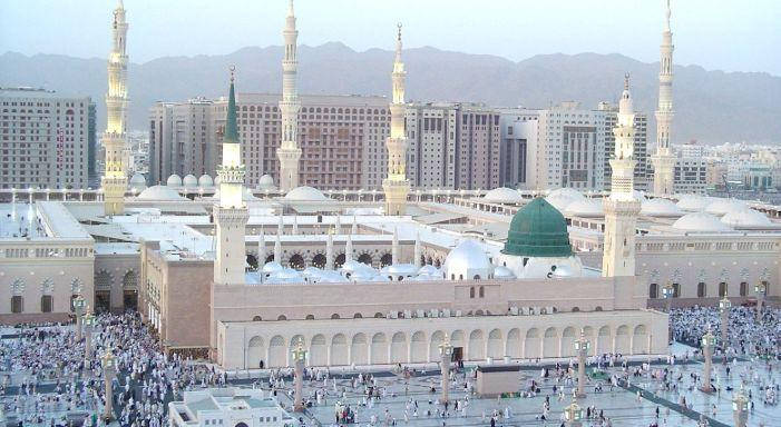 Al Masjid An Nabawi In Madina Background