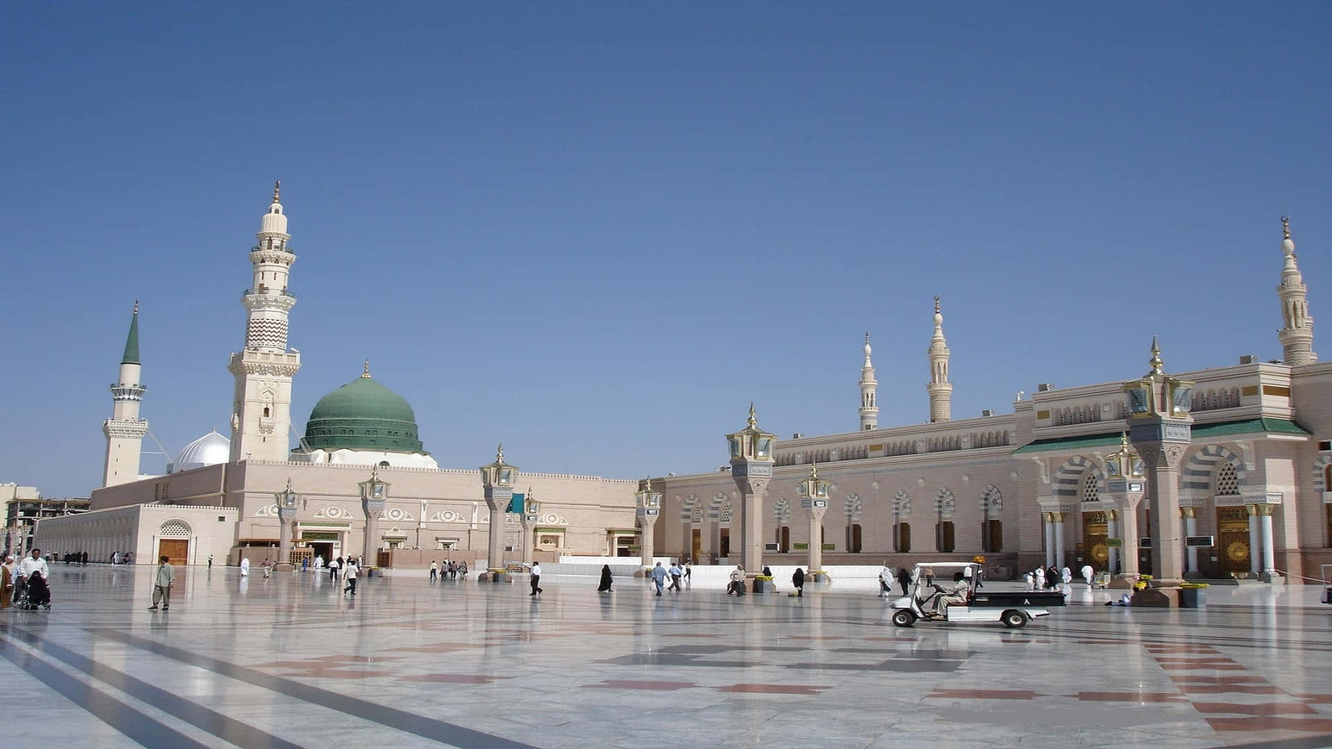 Al Masjid_an Nabawi_ Sunny_ Day Background