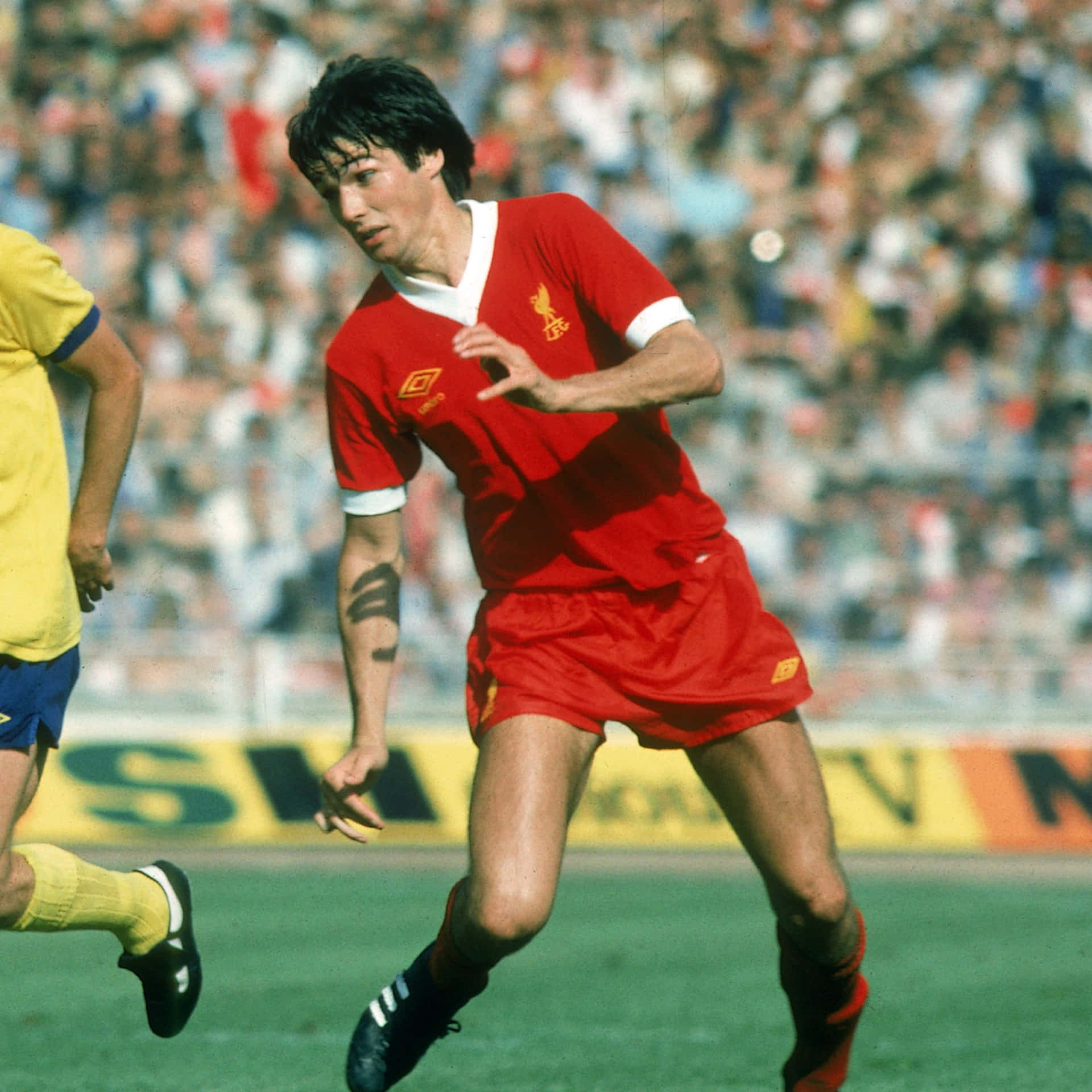 Alan Hansen Playing At The Fa Charity Shield Match In 1979 Background