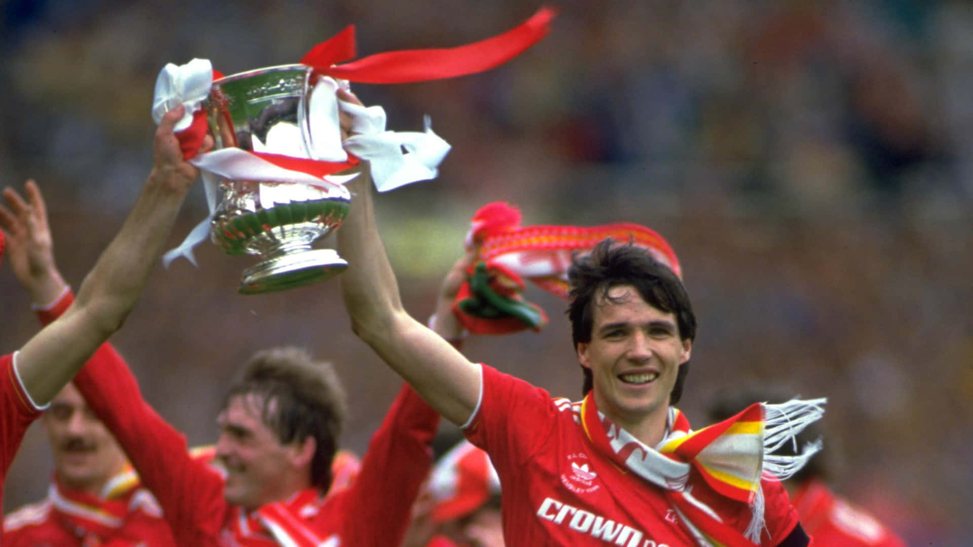 Alan Hansen With The Fa Cup Background