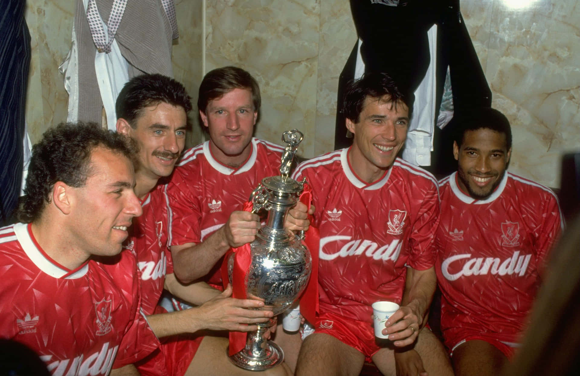 Alan Hansen With The League Championship Trophy 1990 Background