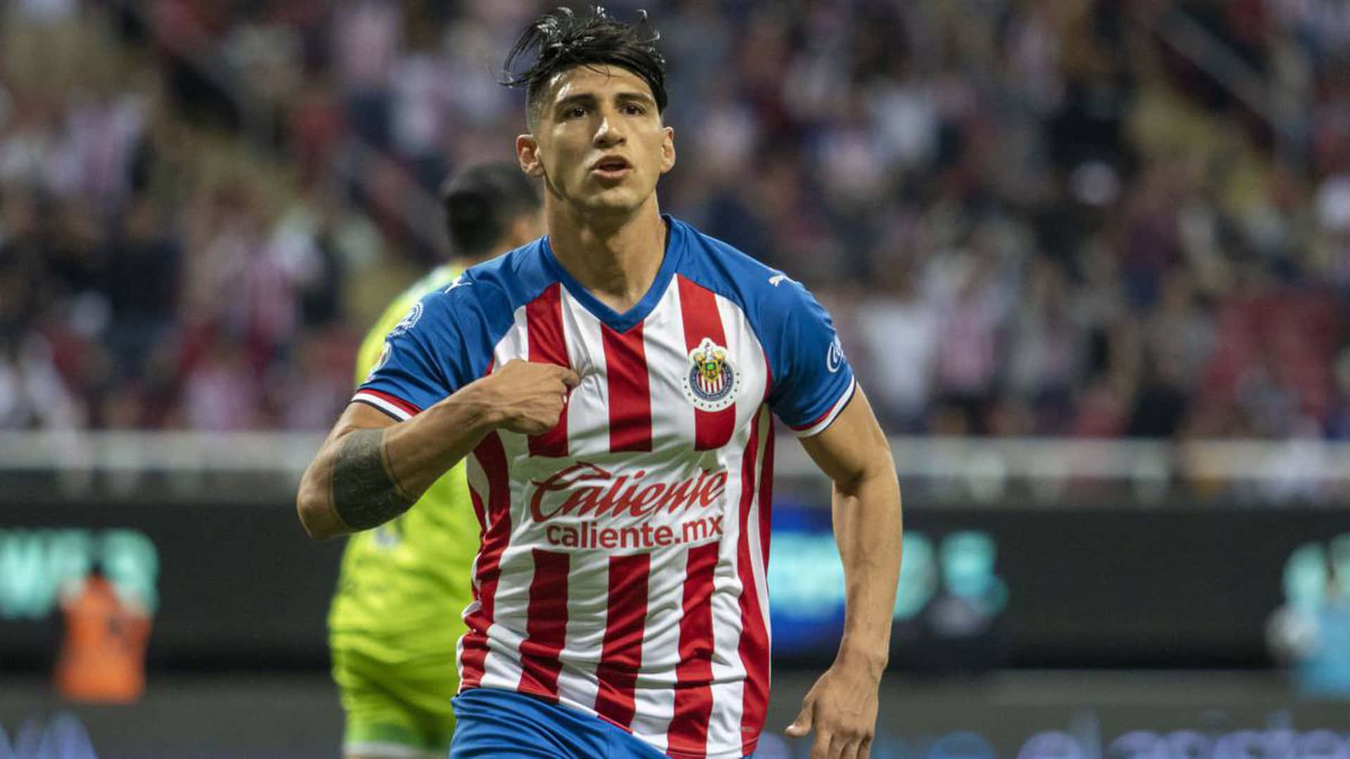 Alan Pulido Playing For Club Deportivo Guadalajara Background