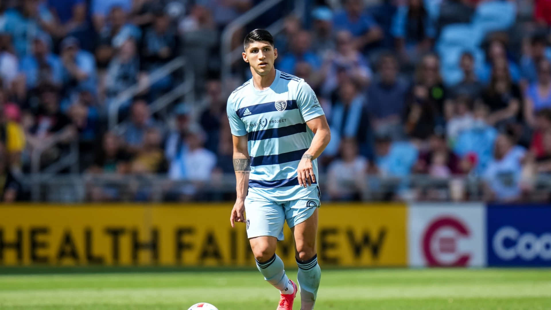 Alan Pulido Playing For Kansas City Background