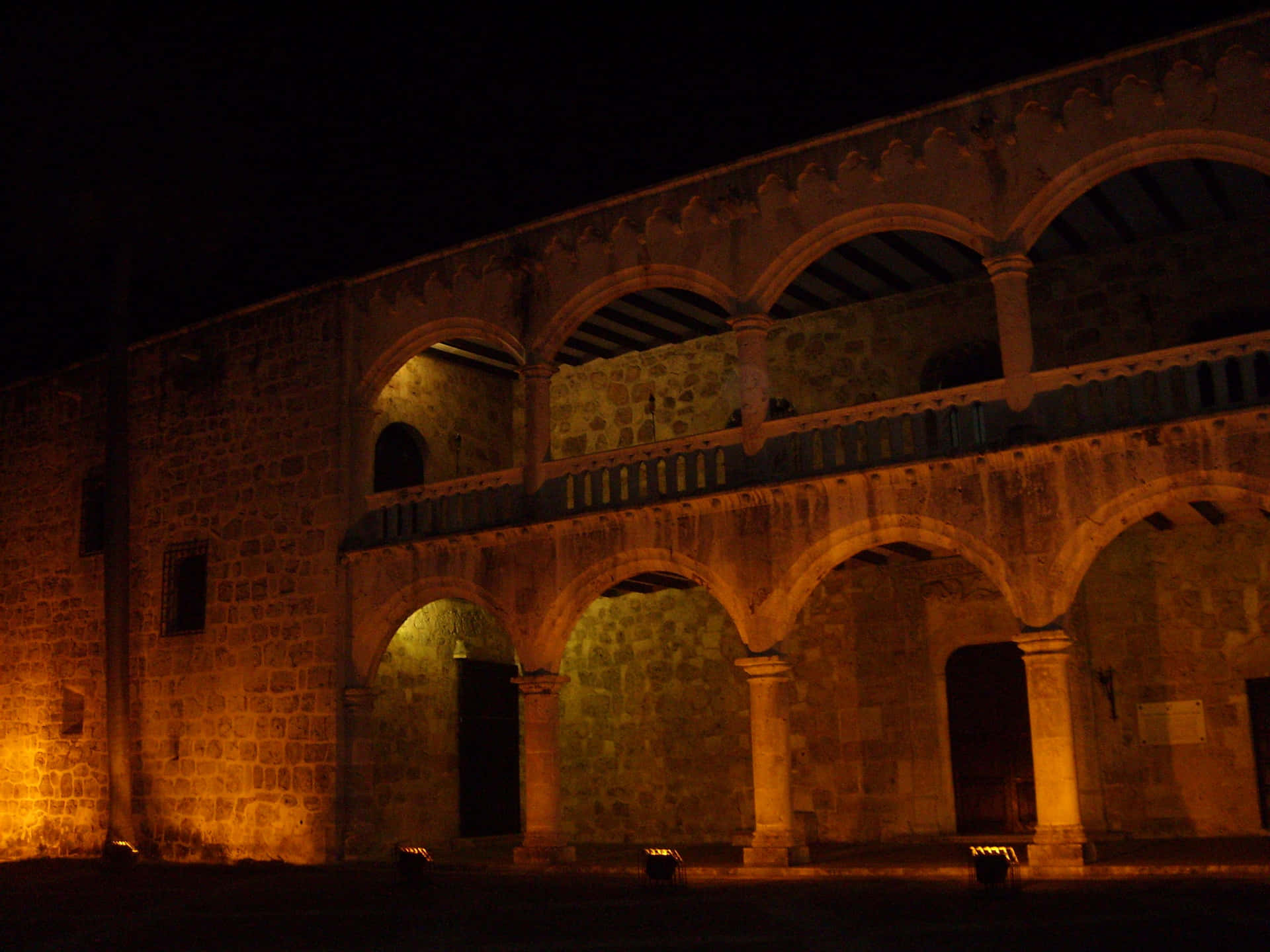 Alcazar De Colon Arches Brown Aesthetic Desktop