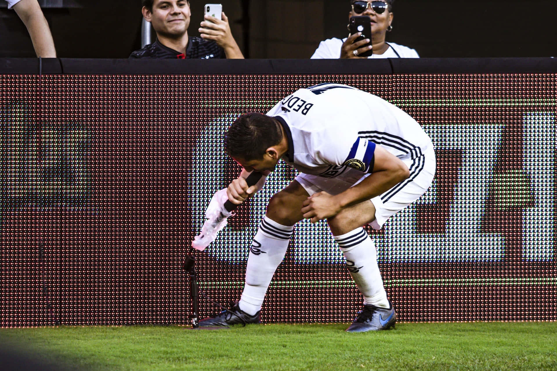 Alejandro Bedoya Field-microphone