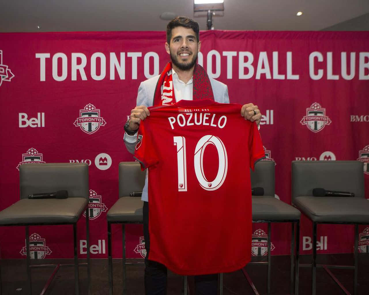 Alejandro Pozuelo With No. 10 Jersey