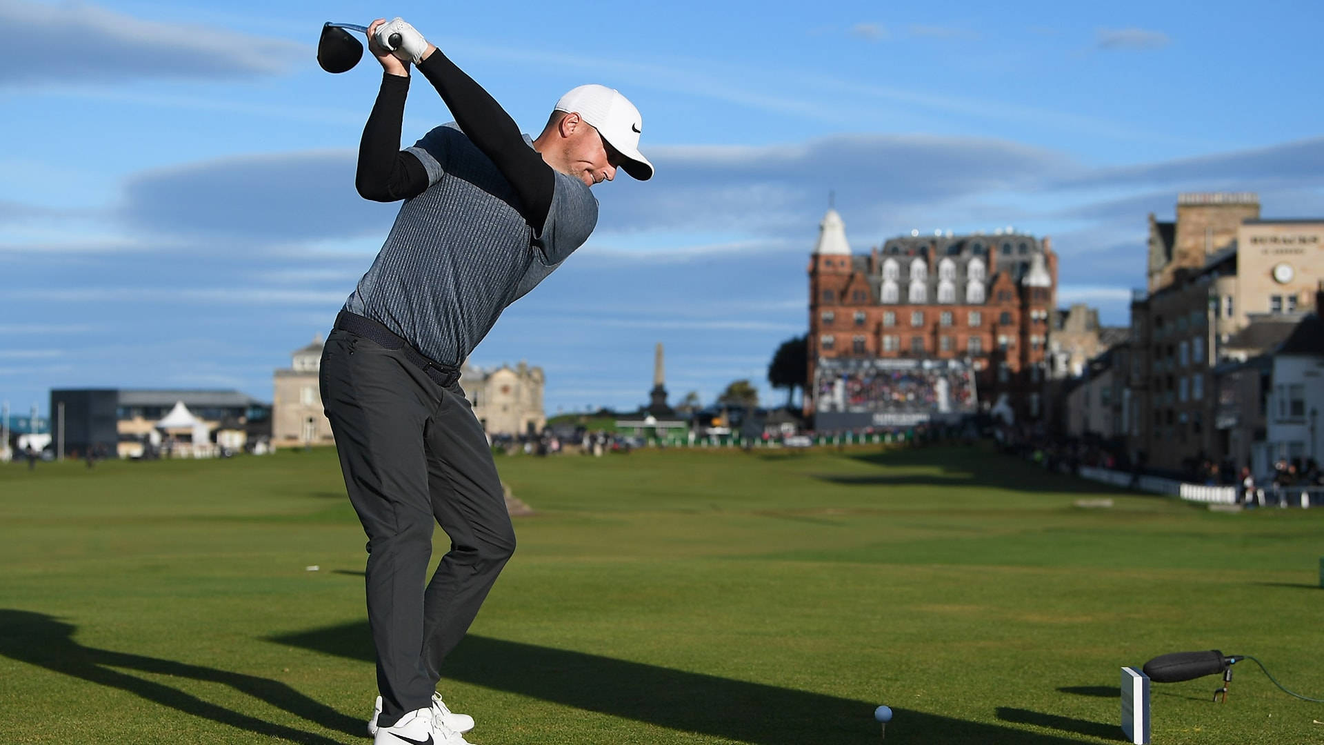 Alex Noren Swinging Down Background