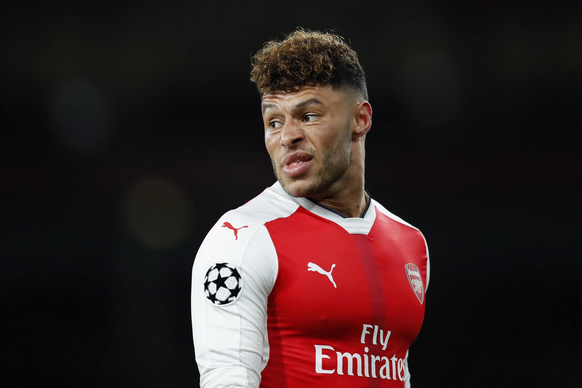 Alex Oxlade-chamberlain Looking Back Background