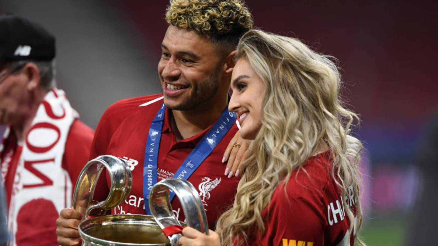 Alex Oxlade-chamberlain Perrie Edwards Side View Background