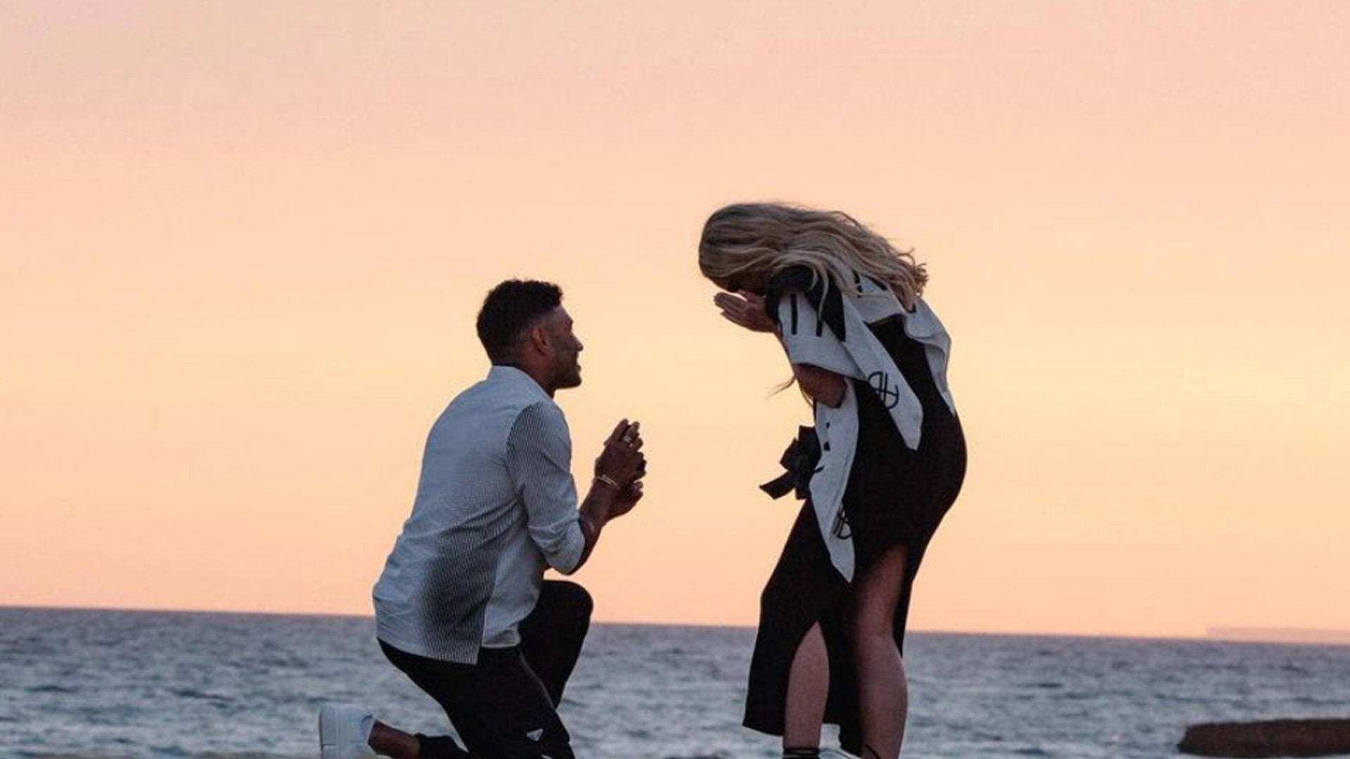 Alex Oxlade-chamberlain Proposing To Perrie Background