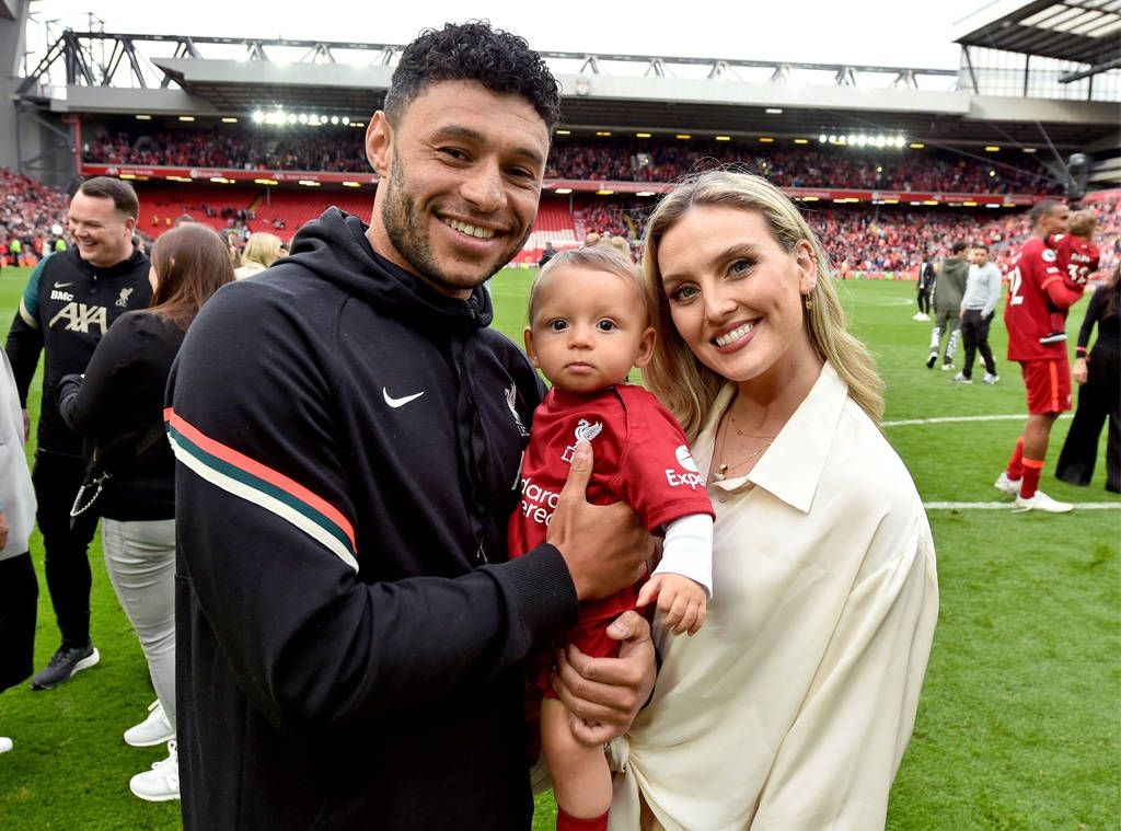 Alex Oxlade-chamberlain With Perrie And Baby Background