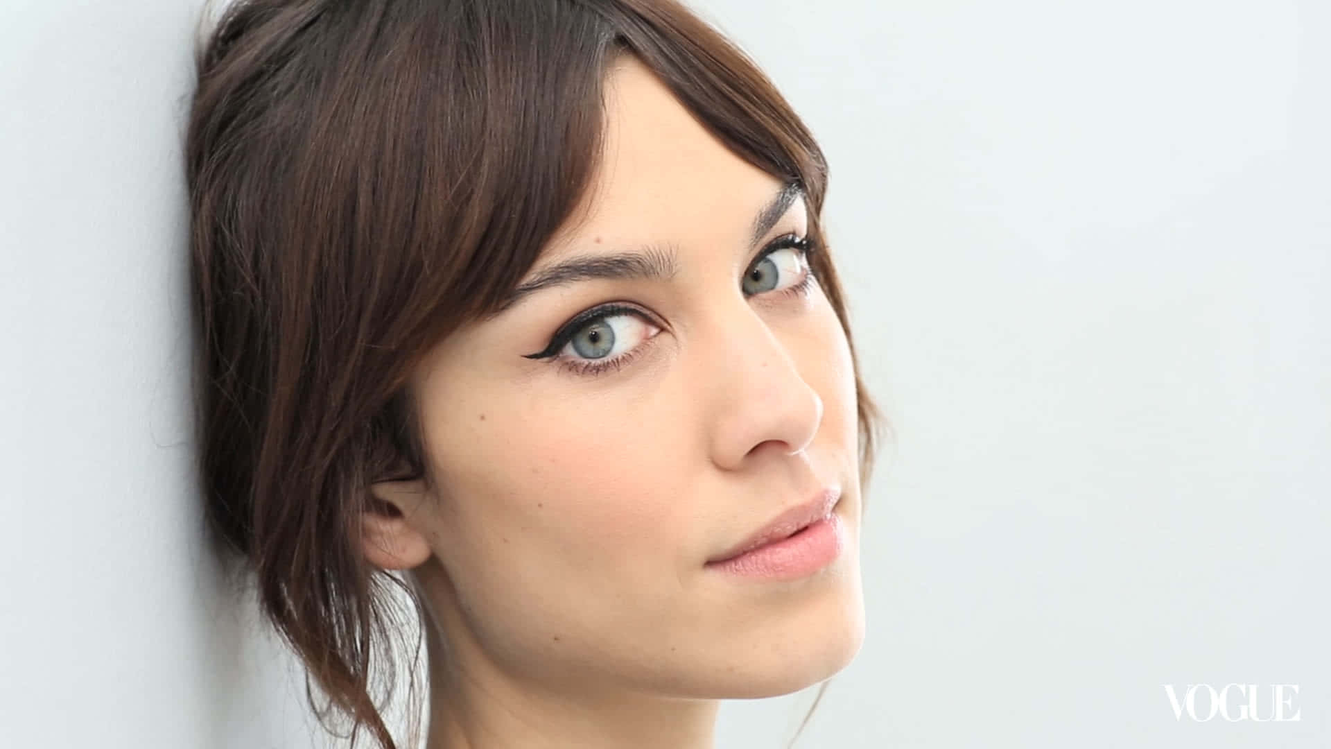 Alexa Chung Iconic Cat Eye Makeup Background