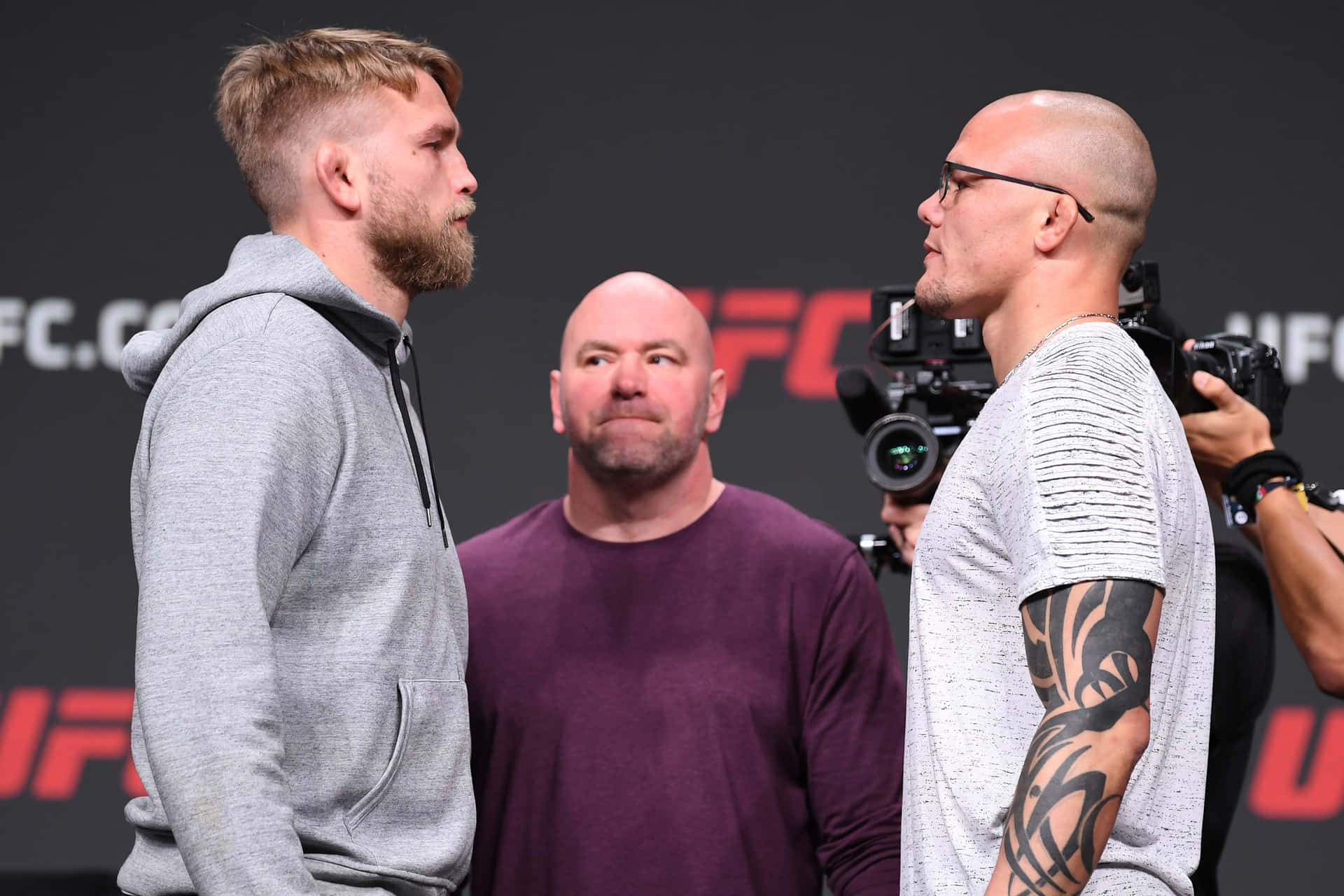 Alexander Gustafsson Face Off Anthony Smith Background