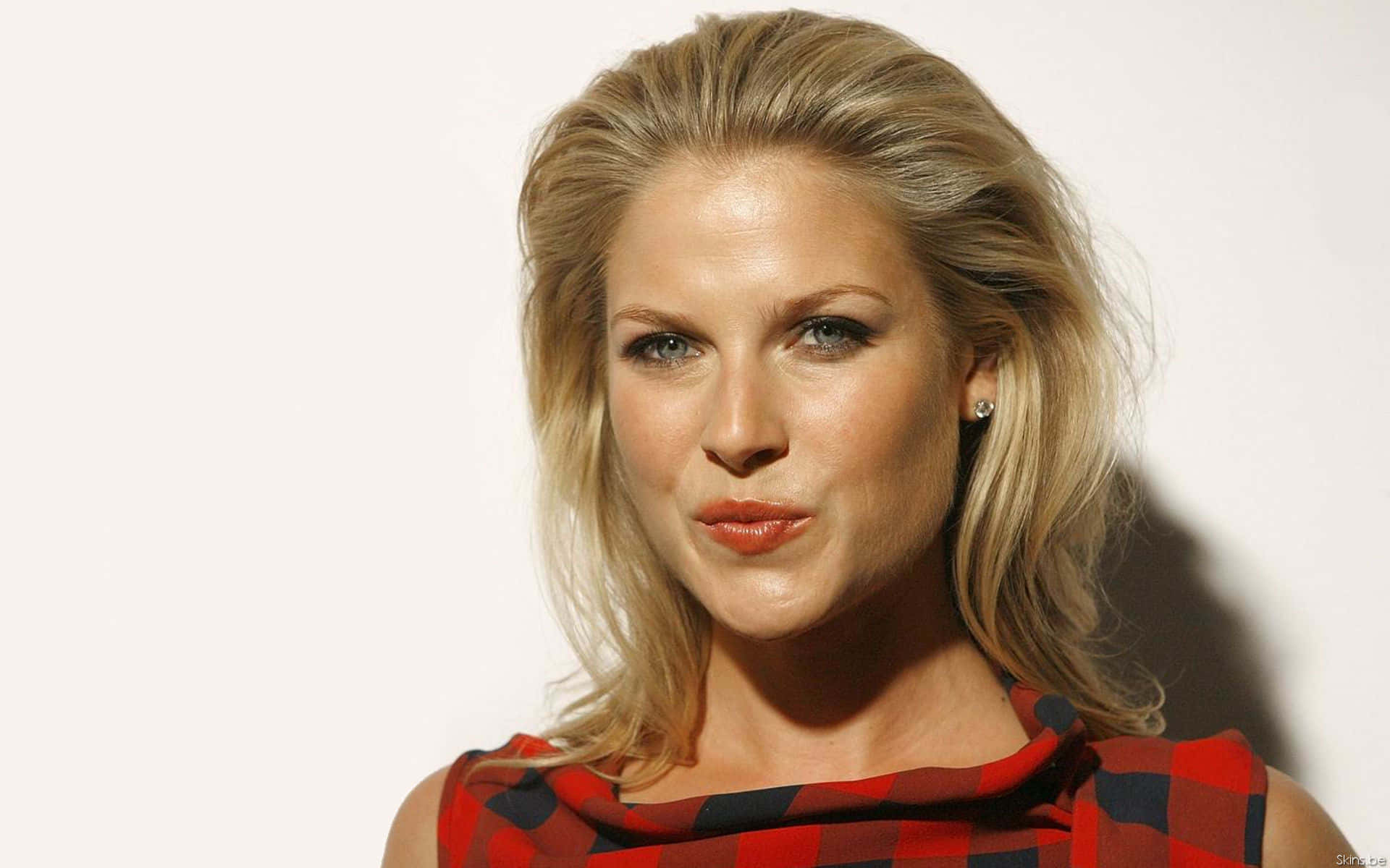 Ali Larter Pouting Her Lips Background