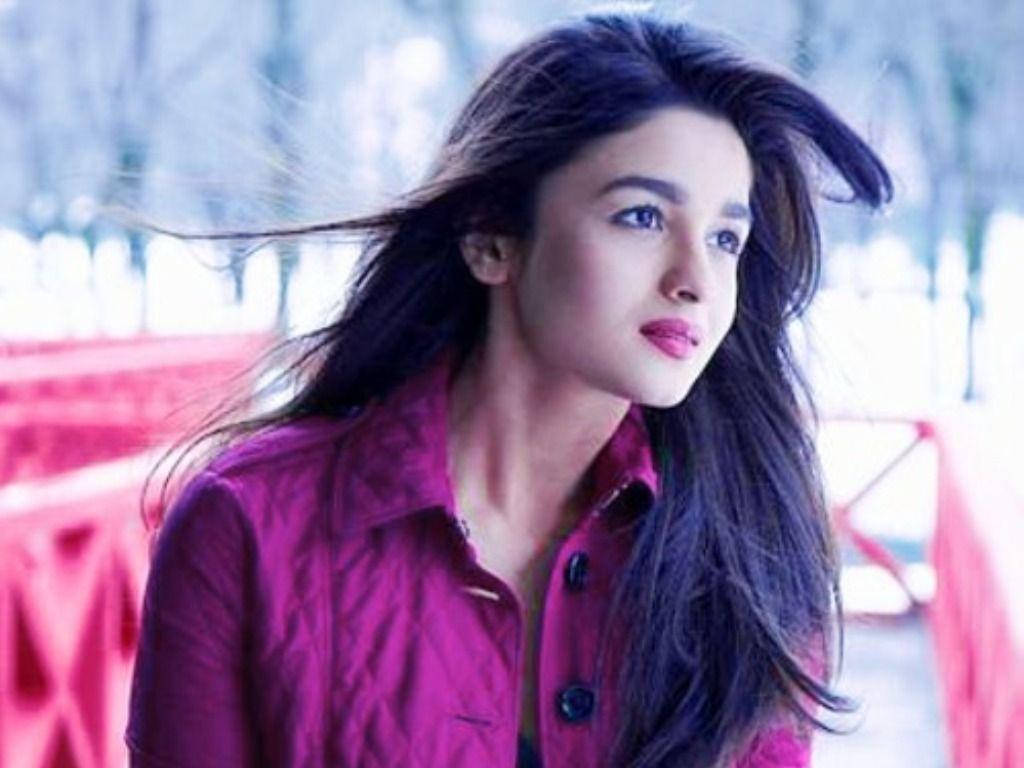 Alia Bhatt Hd In A Magenta Jacket Background