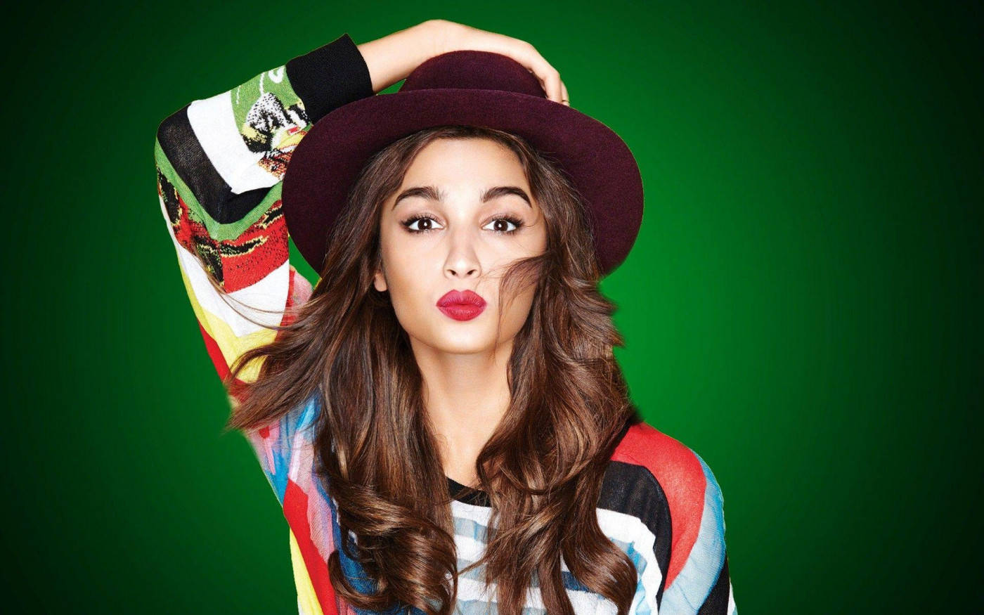 Alia Bhatt Hd Wearing Red Hat Background