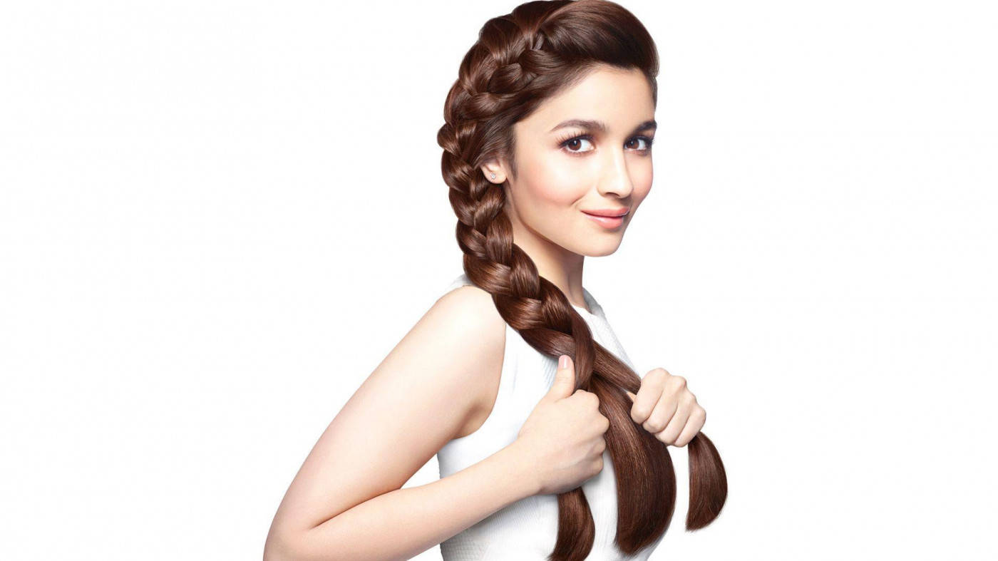 Alia Bhatt Hd With Brown Braided Hair Background