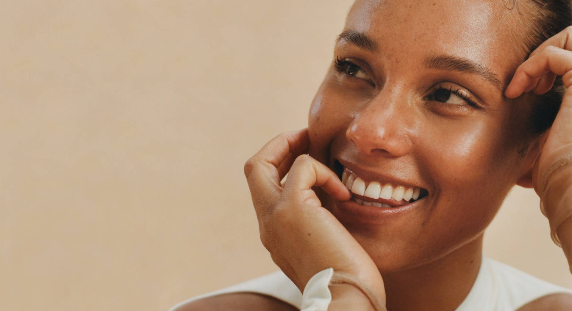 Alicia Keys Natural Beauty Background