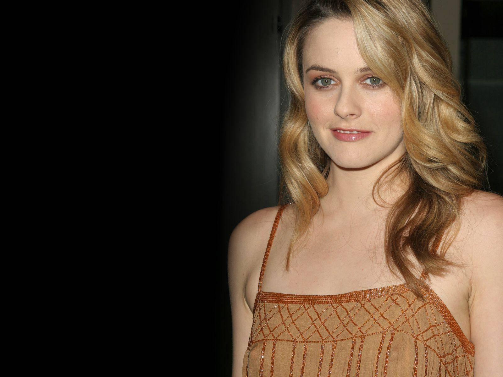 Alicia Silverstone Arrived At Genesis Award