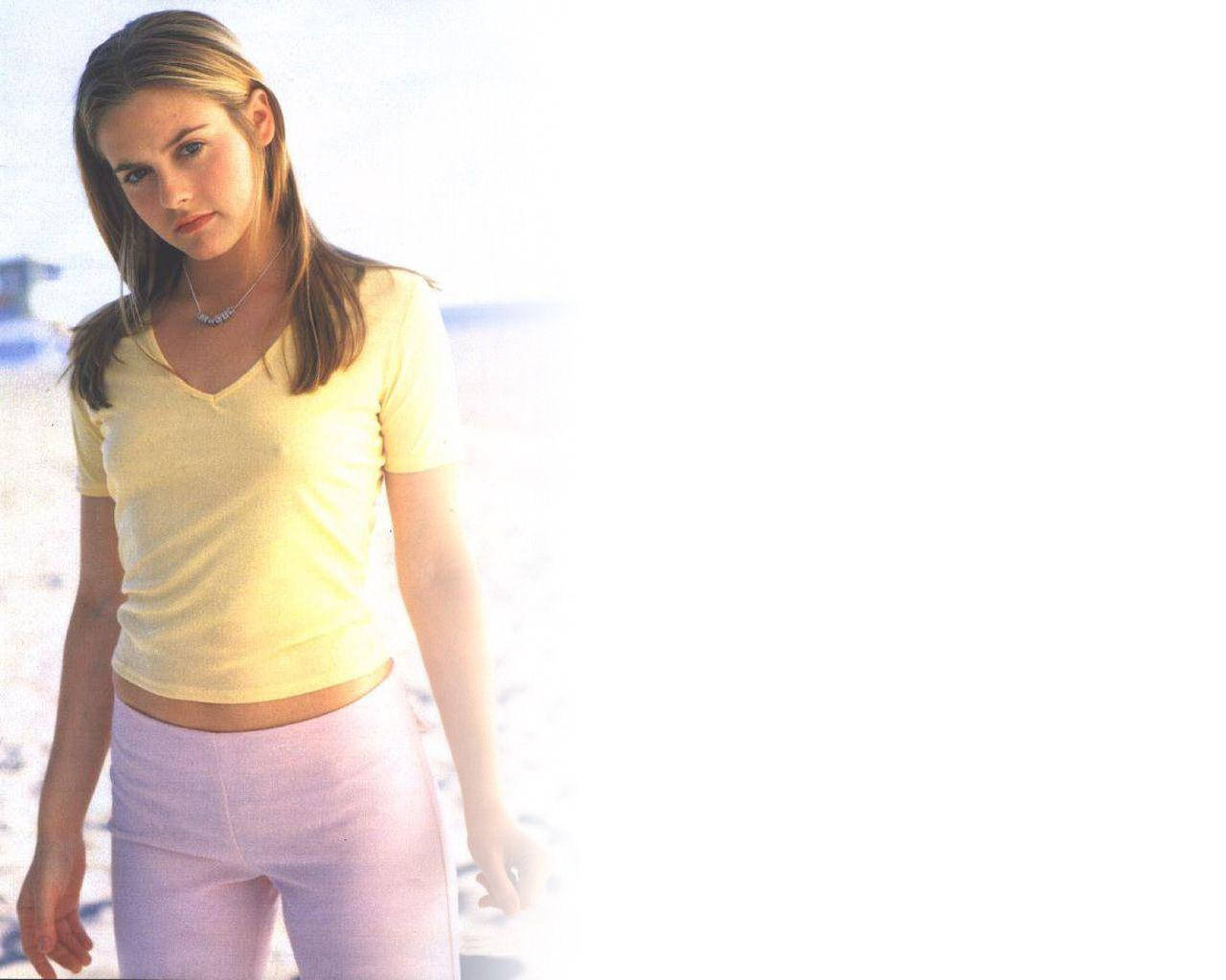 Alicia Silverstone In Simple Yellow Shirt