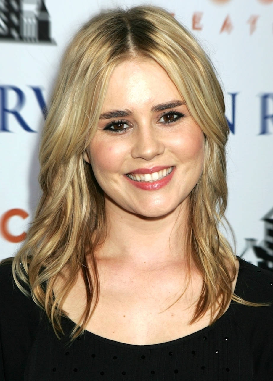 Alison Lohman Camera Flashing Background