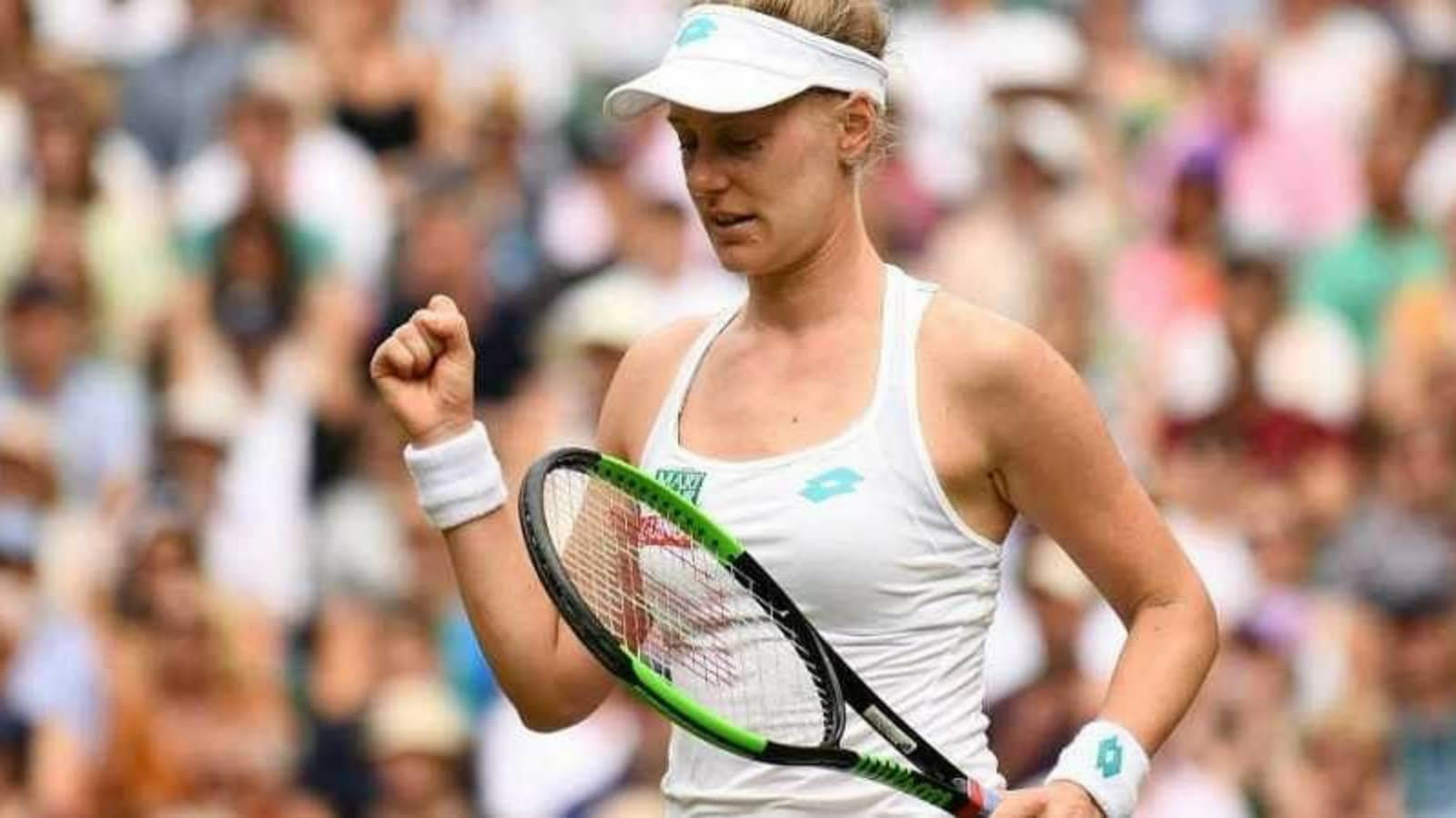 Alison Riske-amritraj Against Blurry Crowd Background