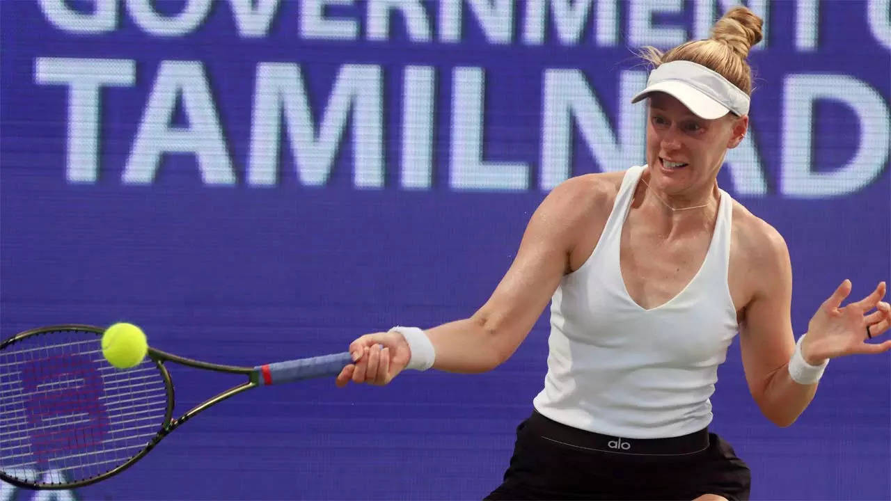 Alison Riske-amritraj Preparing For A Volley Background