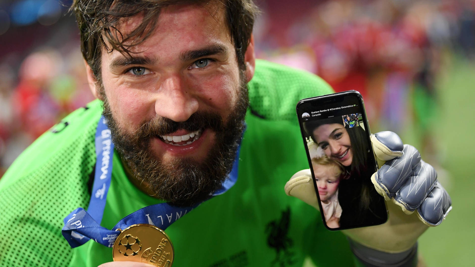 Alisson Becker Facetime Call With Wife Background