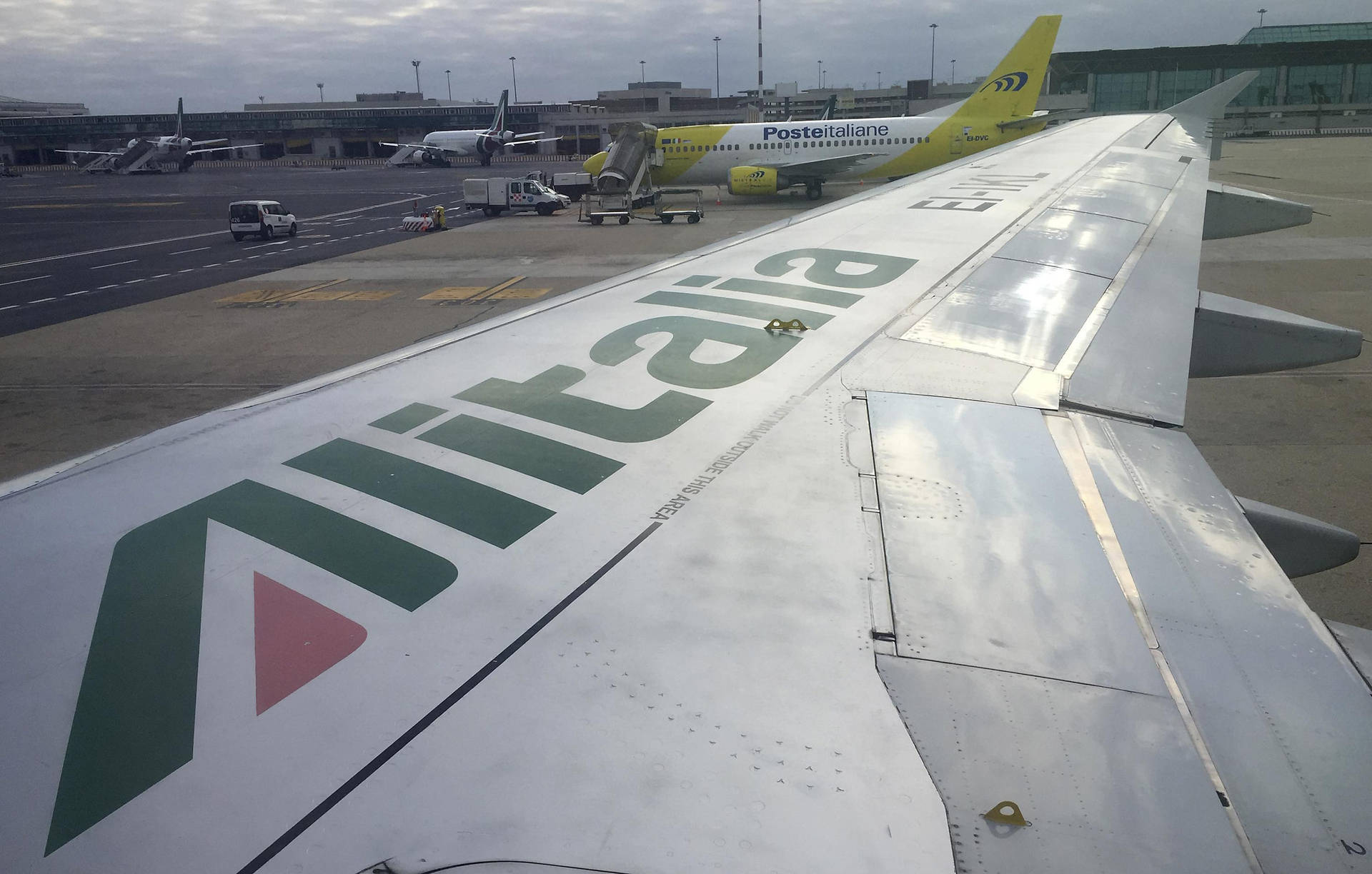 Alitalia Wing Background